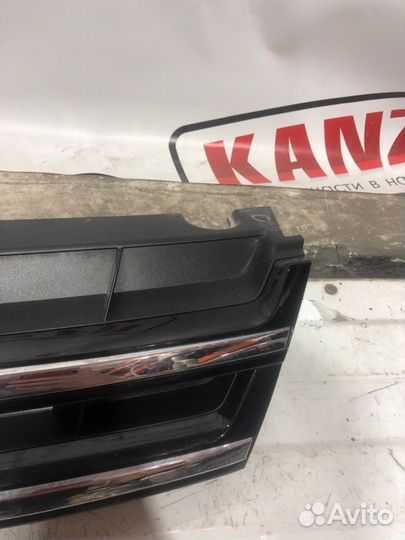 Решетка радиатора Volkswagen Touareg 2