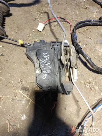 Замок двери передний левый Mitsubishi Lancer 9