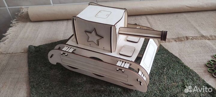 Танк под пиво. праздничная упаковка напитков