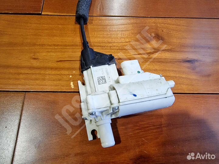 Доводчик передней левой двери Mercedes S W222 V222