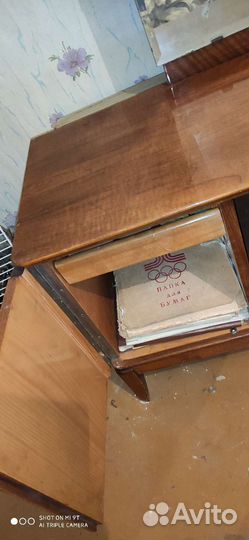 Длинная тумба с зеркалом