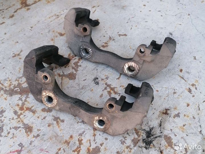 Скобы передних суппортов форд фокус 3 1.6