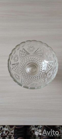 Ваза для фруктов на ножке