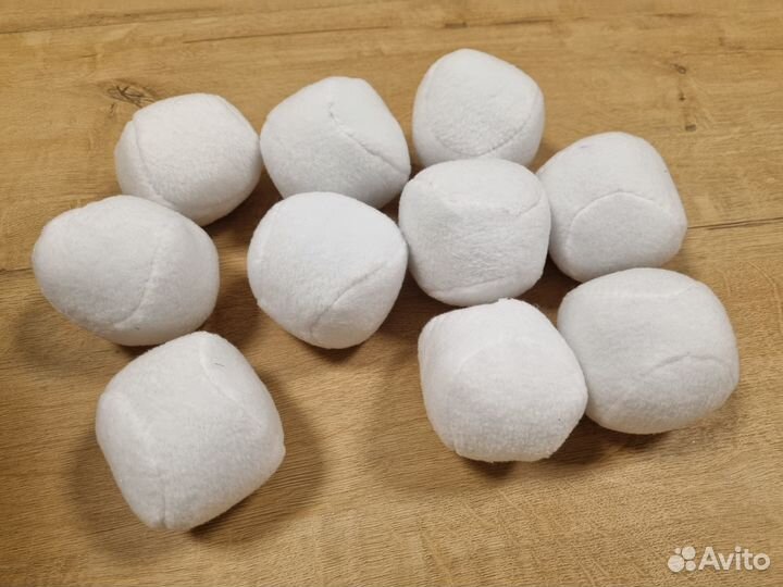 Снежки - реквизит для праздника