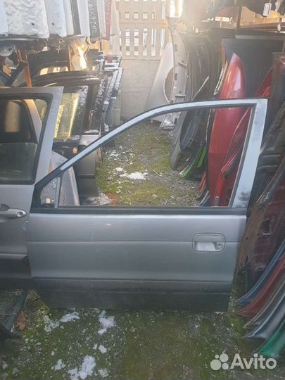 Дверь Mitsubishi space wagon