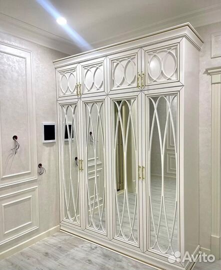 Стильный шкаф в прихожую