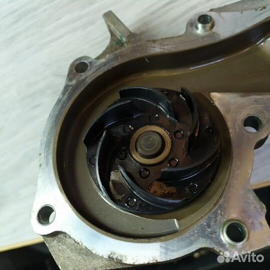 Продаю оригинальную помпу форд фокус 3