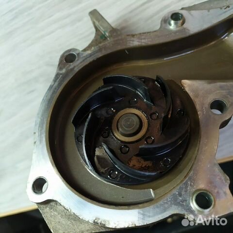 Продаю оригинальную помпу форд фокус 3