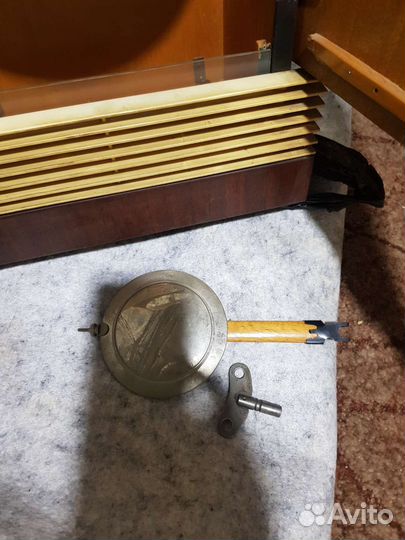 Часы эксклюзив исправ с боем с ключами и маятн