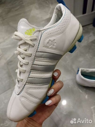 Футбольные бутсы adidas