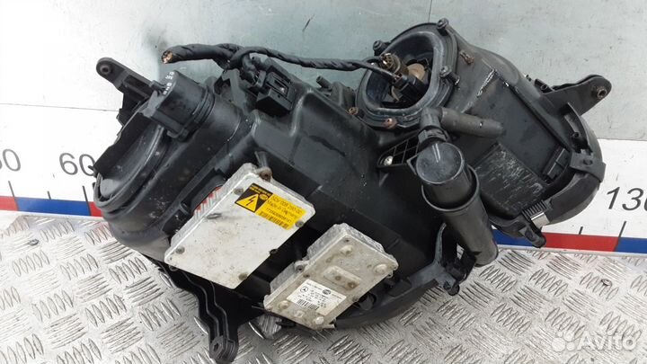 Фара левая Mercedes-Benz E-Class