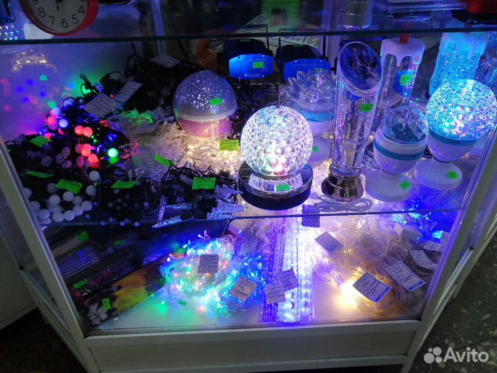 Гирлянды уличные и домашние, проекторы, диско шары