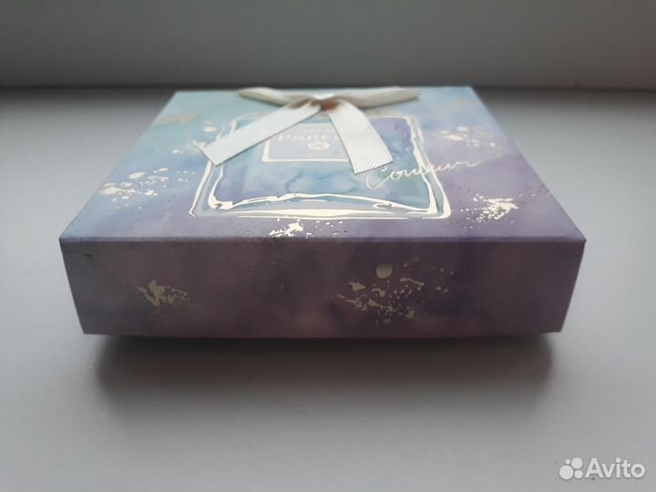 Подарочные коробки и пакеты