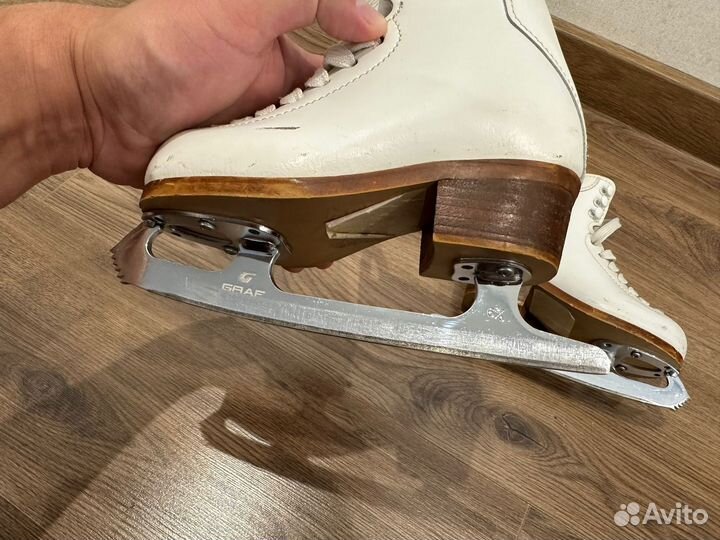 Фигурные коньки graf etude