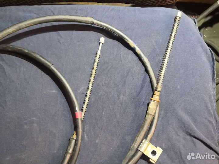 Троса стояночного тормоза Mitsubishi Pajero 3