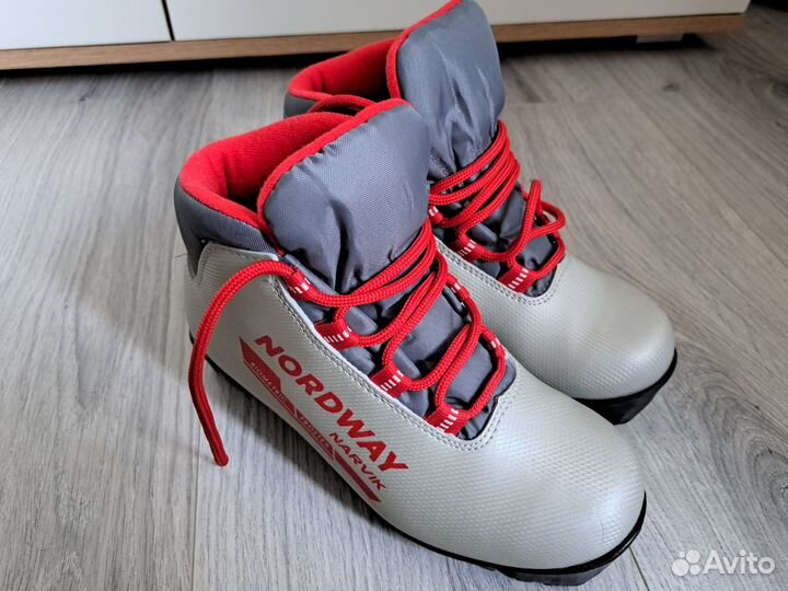 Лыжные ботинки детские 35 размер