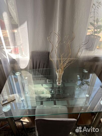 Стол со стульями