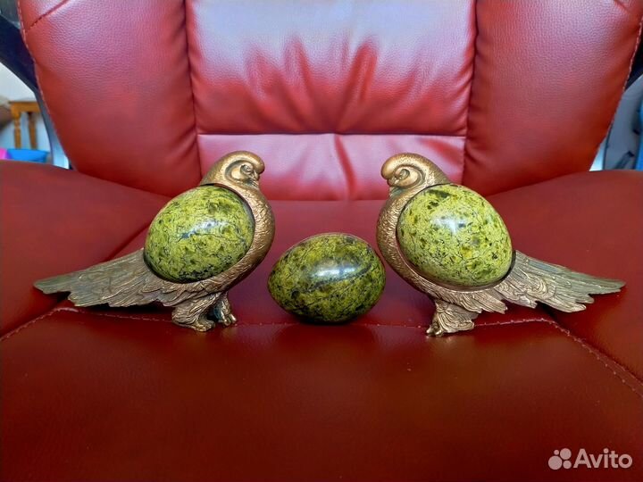 Парные статуэтки. Птицы. Голуби. Бронза. Змеевик