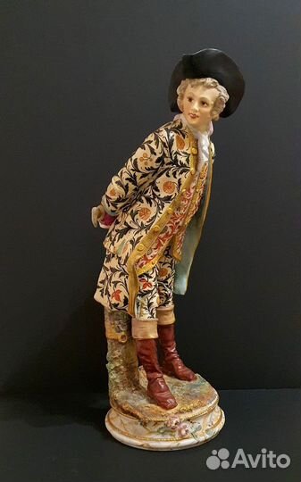 Статуэтка галантного юноши, Франция 19век