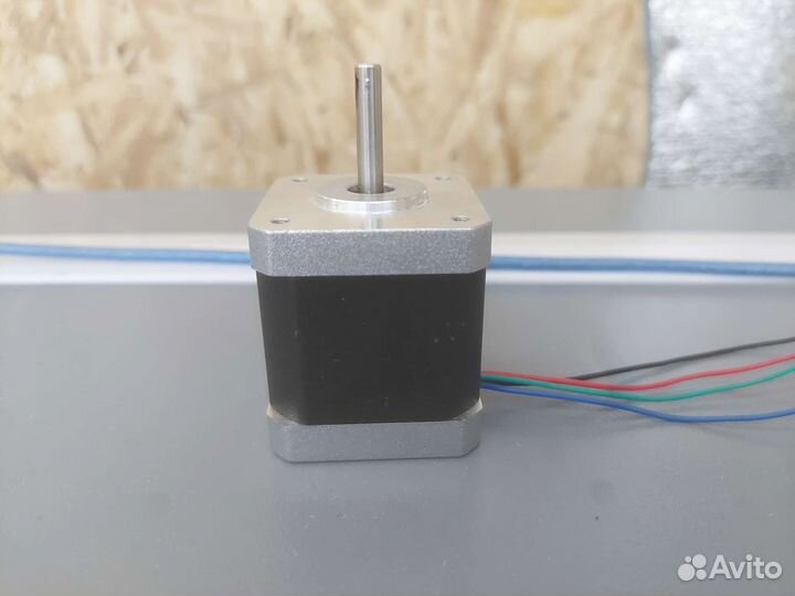 Шаговый двигатель