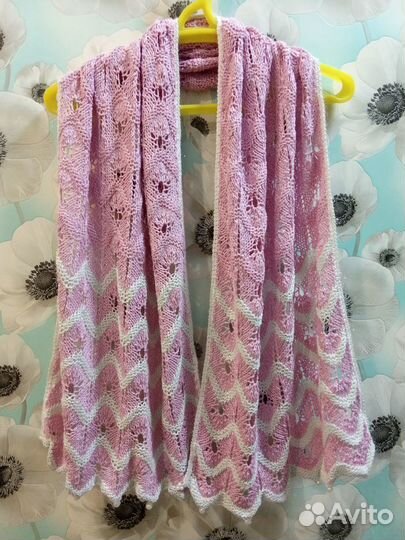 Красивый вязаный палантин. Ручная работа