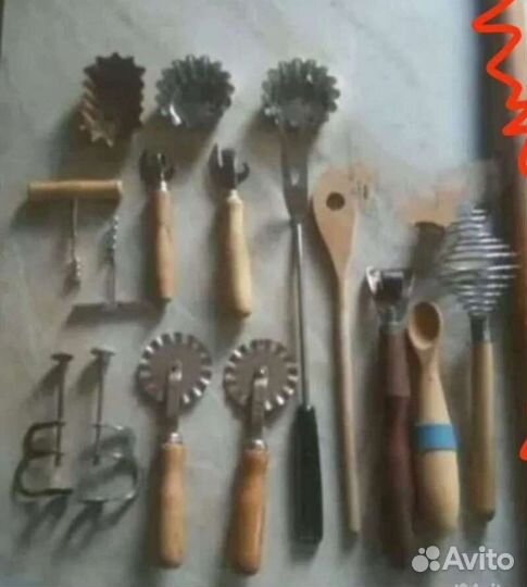 Банки (1,5л) д/сыпучих (6шт) и кухонная мелочь От