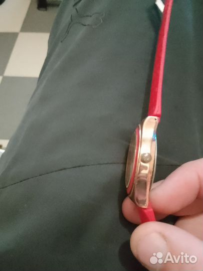 Продаю часы на батарейке