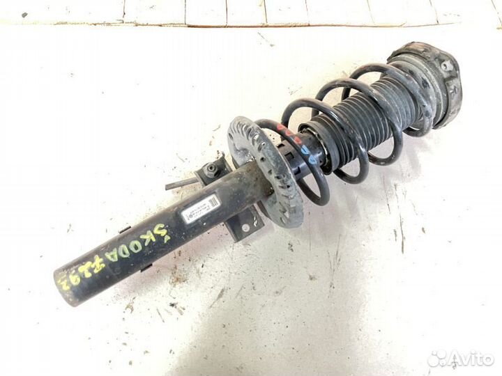 Стойка передняя правая Skoda / Audi / Seat / Volks