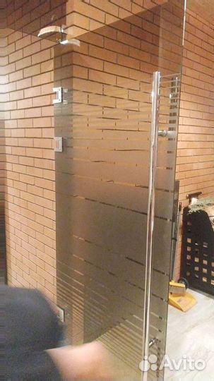 Распашные стеклянные двери