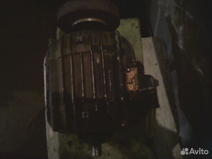 Двигатель с наждачным кругом