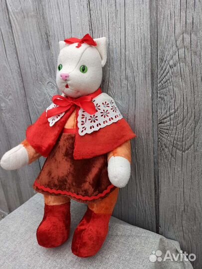 Кошка из плюша