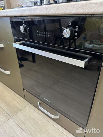 Встроенный духовой шкаф