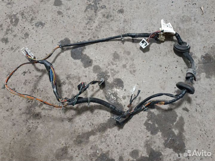 Проводка передней правой двери nissan micra k11