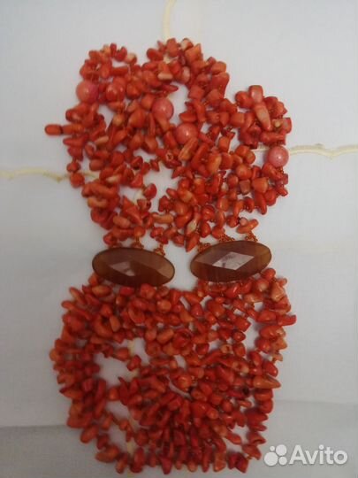 Коралловые бусы