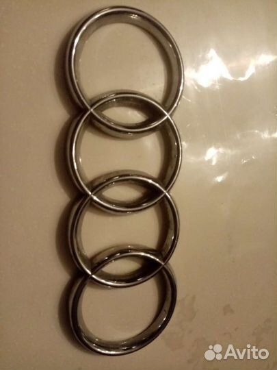 Значки на автомобиль audi, opel