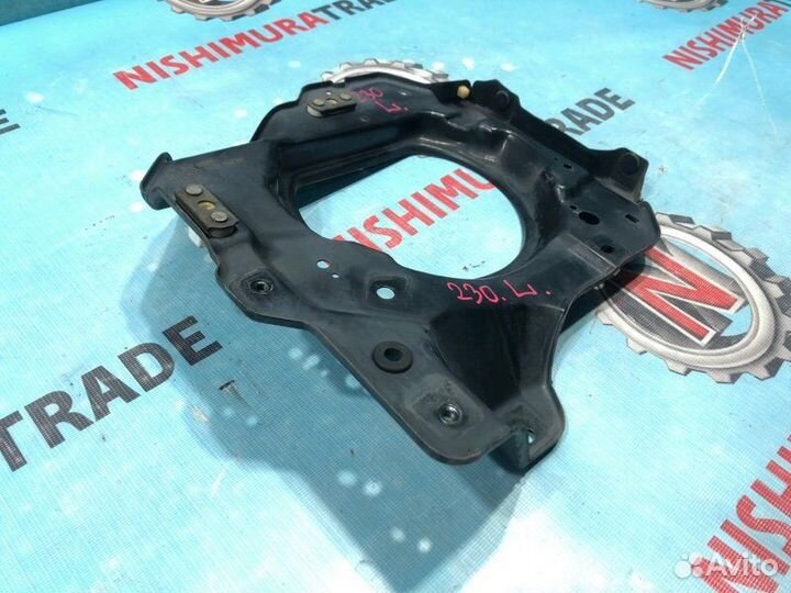 Крепление фары левое Isuzu Bighorn UBS25DW 6VD1