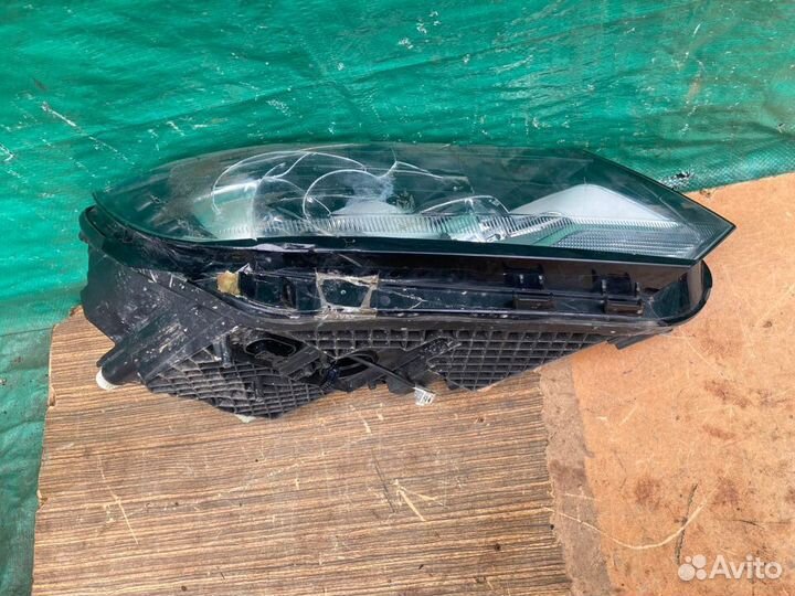 Фара правая Volkswagen Tiguan 2011-2016 Ксенон