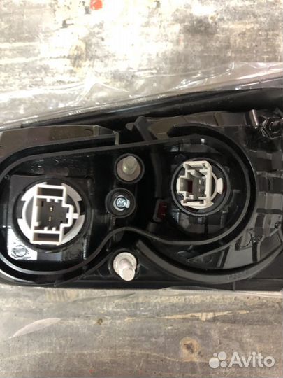 Фонарь задний левый внутренний Mitsubishi X / 10