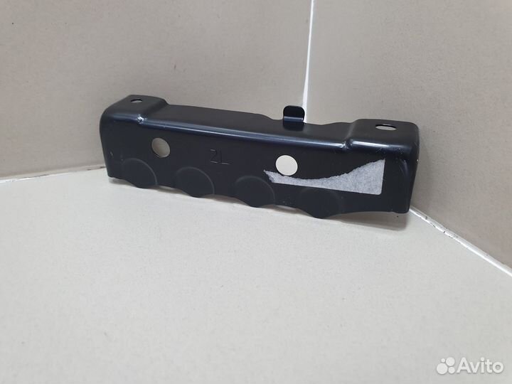 Кронштейн переднего бампера левый Lexus 570