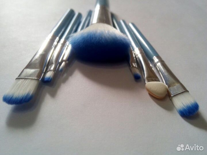 Набор кисточек для нанесения макияжа.Новые