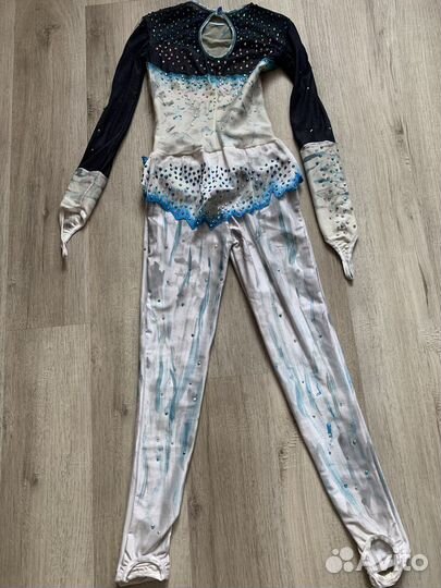 Костюм для водушной гимнастики 134 см