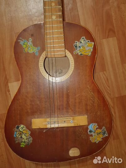 Акустическая гитара