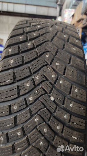 Continental IceContact 3 215/65 R16