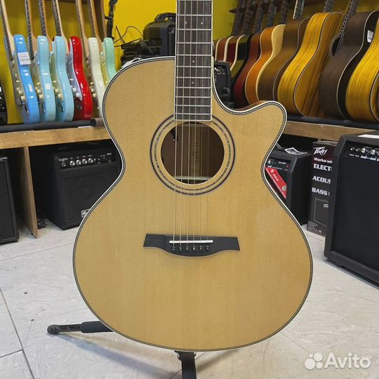 Электроакустическая гитара Parkwood P670