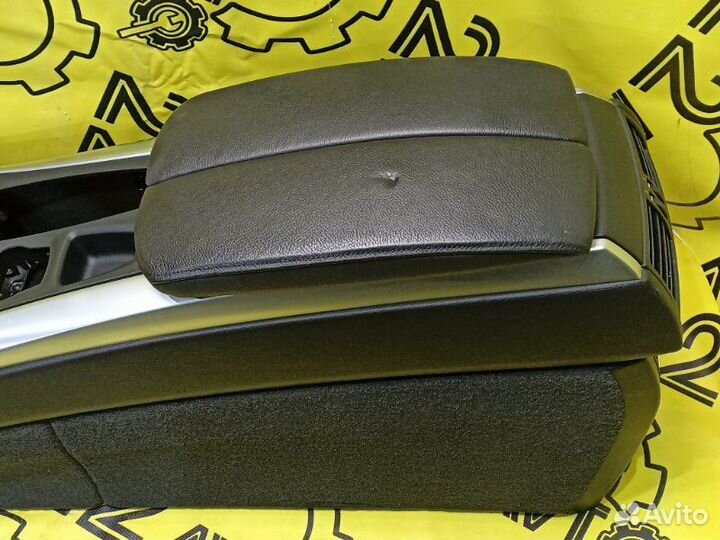 Подлокотник Bmw X5 E70 N55B30A 2011