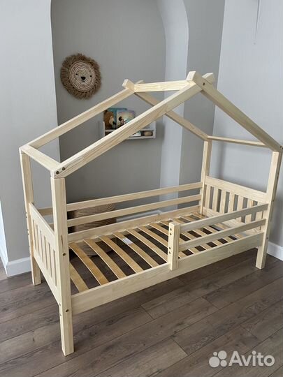 Кроватка детская домик