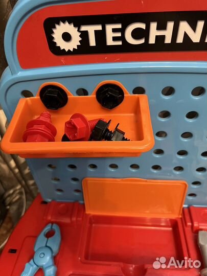 Набор инстументов на верстаке детский