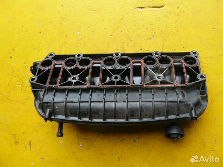 Коллектор впускной Volkswagen Passat B6 2.0 BKP