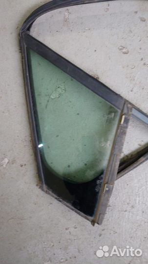 Форточка двери с молдингом Peugeot 308