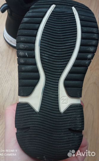 Продам демисезонные ботинки на мальчика 23